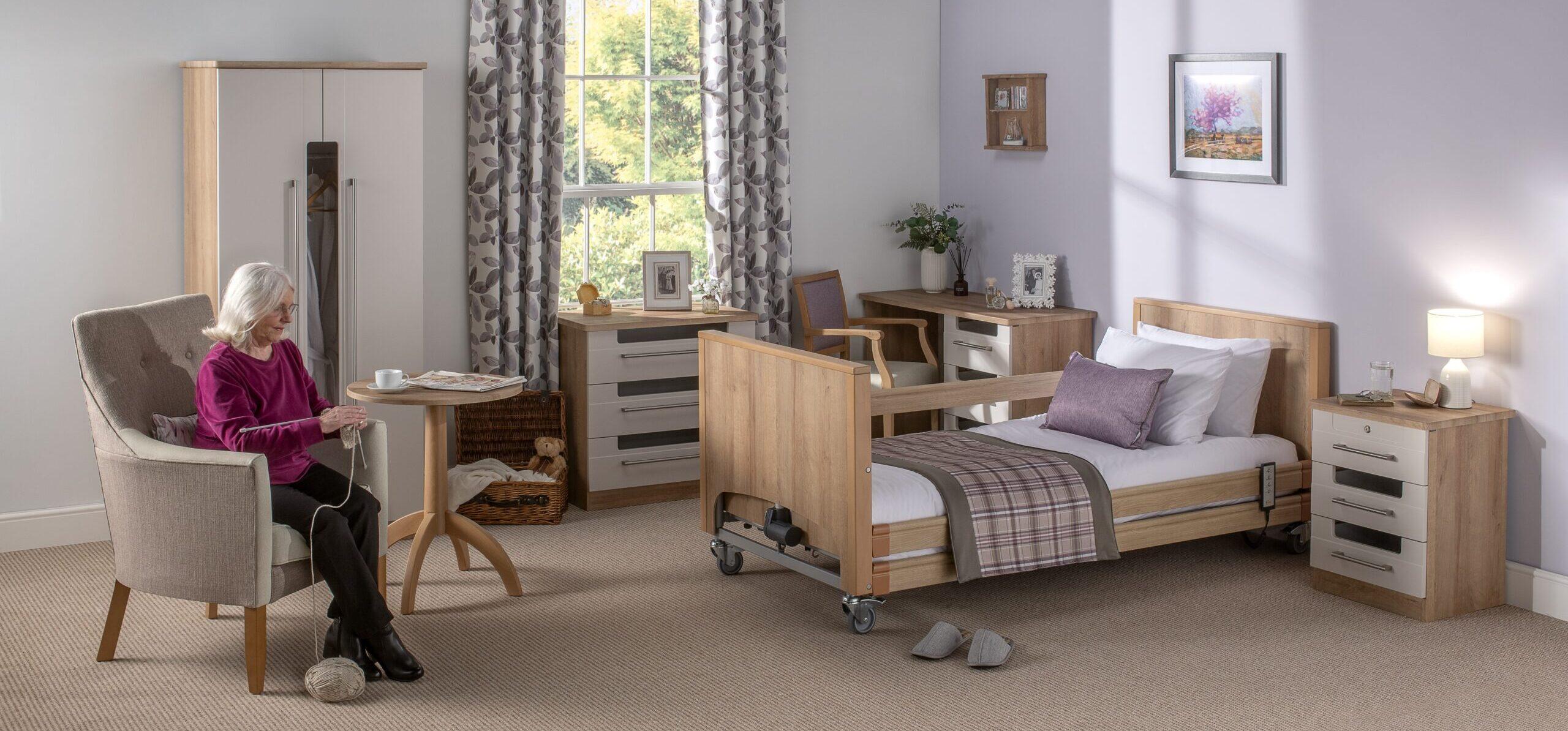 Remini Mulberry Hartland with model